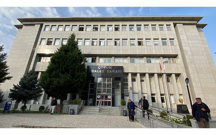 Çorum'da jandarma ekiplerinin zehir tacirlerine yönelik düzenlediği operasyonlarda yakalanan 5 şüpheliden 3’ü tutuklandı (3)