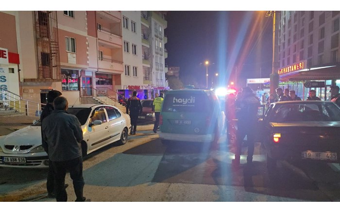 Çorum'da polis ekiplerinin dur ihbarına uymayan 16 yaşındaki ehliyetsiz sürücü, kovalamaca neticesinde yakalandı (2)