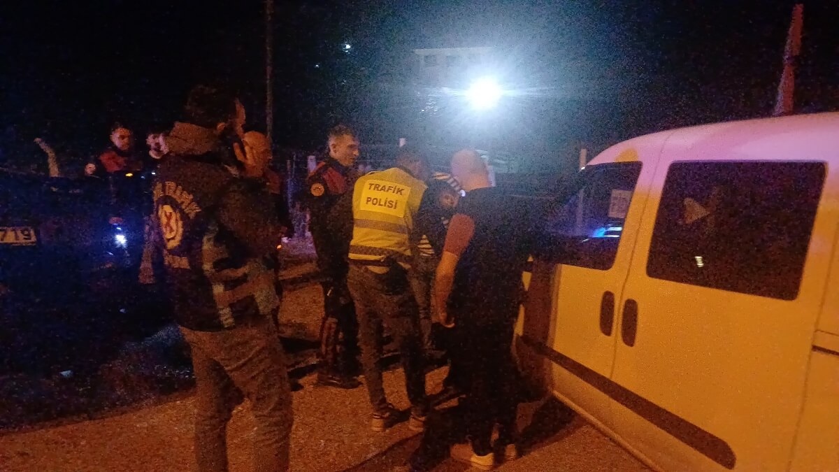 Çorum'da polisin dur ihtarına uyman sürücü, yaşanan kovalamacanın ardından yakalandı (2)
