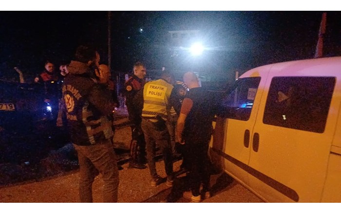 Çorum'da polisin dur ihtarına uyman sürücü, yaşanan kovalamacanın ardından yakalandı (2)