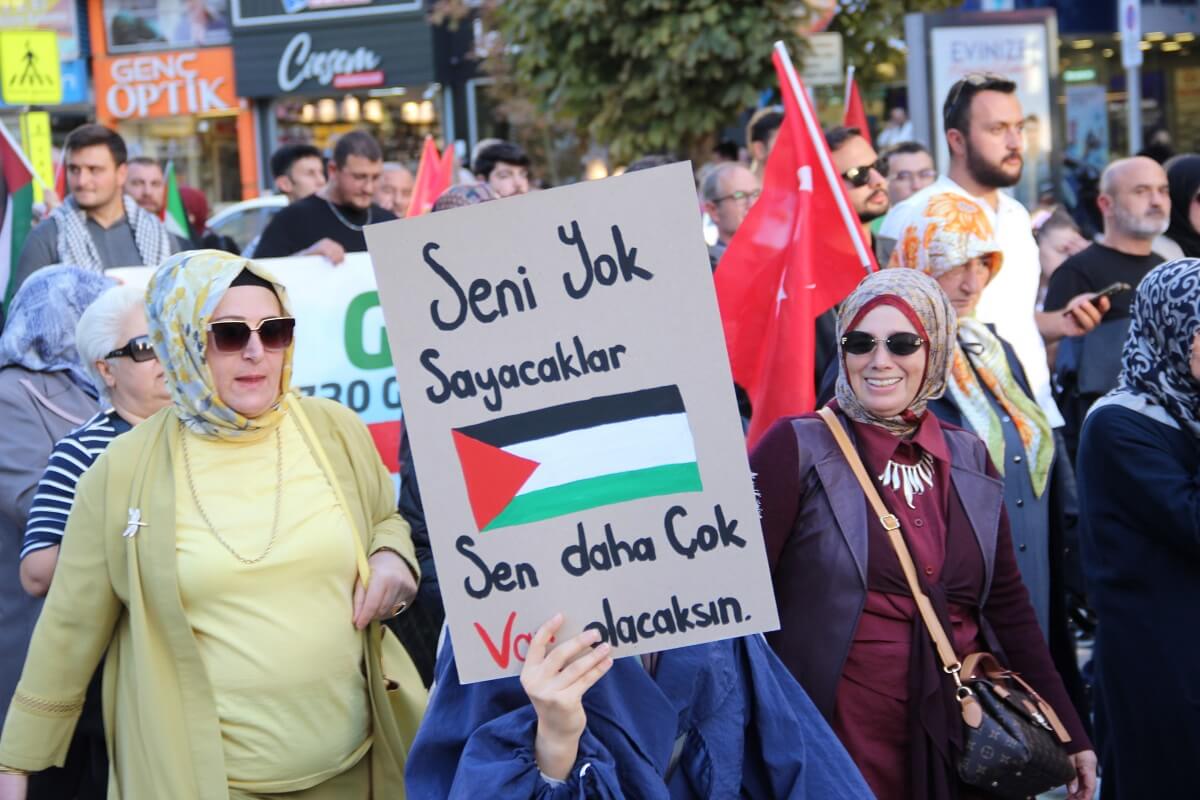 Çorum'da, yüzlerce vatandaş yürüyüş düzenleyerek Gazze’de yaşanan soykırıma tepki gösterdi (2)