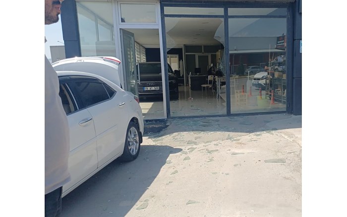 Çorum’da bir oto galeride iş yeri sahibiyle tartışan bir kişi, dükkana tabancayla ateş açtı (2)