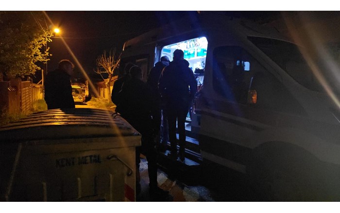 Çorum’da bir şahıs, evinin önünde kimliği henüz belirlenemeyen bir kişi tarafından silahlı saldırıya uğradı (2)