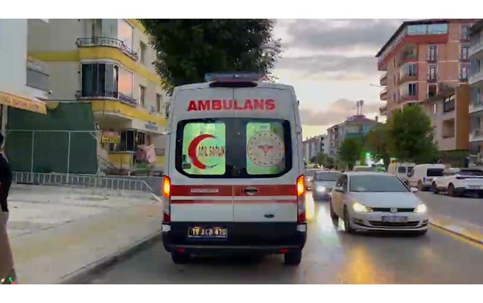 Çorum’da kuaför salonunda düzenlenen silahlı saldırıda 1 kişi yaralandı (2)