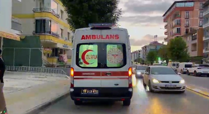 Çorum’da kuaför salonunda düzenlenen silahlı saldırıda 1 kişi yaralandı (2)