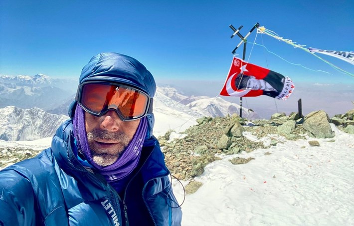 Dağcılar, Kırgızistan Pamir Dağlarında bulunan 7134 metre yüksekliğindeki Lenin Peak zirvesine tırmandı (1)