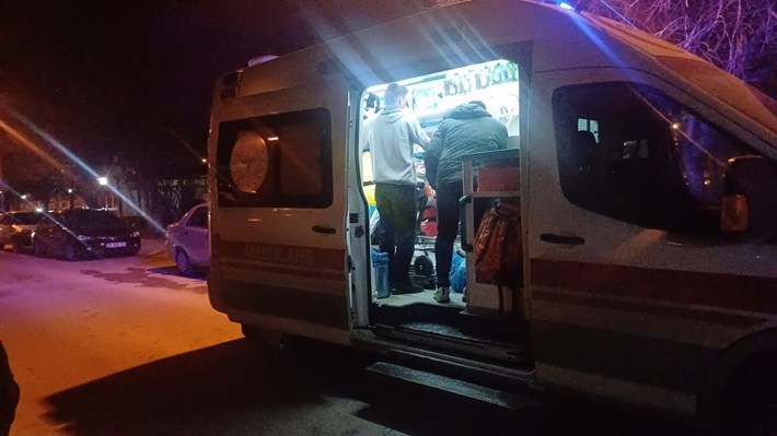 Derbi maçı sırasında bıçaklı kavga çıktı, 1 yaralı (1)