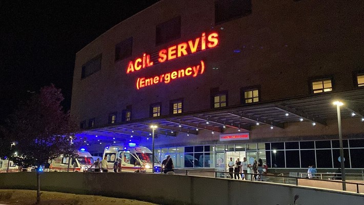 Durumu ciddi olan şahıs, Çorum Hitit Üniversitesi Erol Olçok Eğitim ve Araştırma Hastanesi’ne sevk edilerek tedavi altına alındı (2)