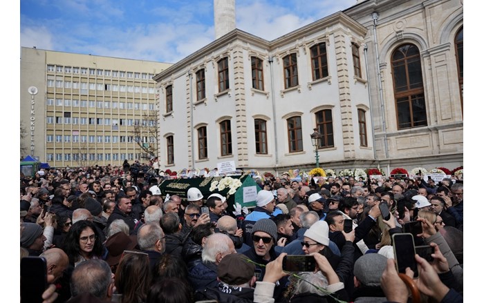 Edip Akbayram Teşvikiye Camii'nde kılınan öğle namazının ardından son yolculuğuna uğurlandı (5)