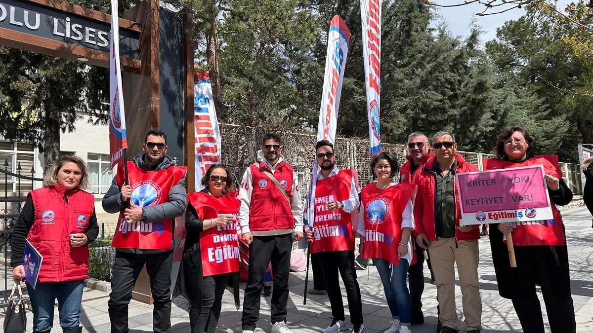 Eğitim İş Çorum Şubesi, proje okullarına karşı Atatürk Anadolu Lisesi önünde kitlesel basın açıklaması yaptı (1)