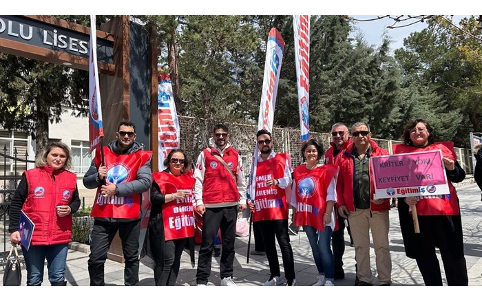 Eğitim İş Çorum Şubesi, proje okullarına karşı Atatürk Anadolu Lisesi önünde kitlesel basın açıklaması yaptı (1)