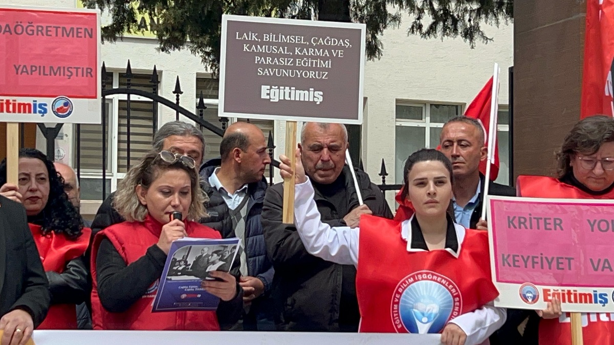 Eğitim İş Çorum Şubesi, proje okullarına karşı Atatürk Anadolu Lisesi önünde kitlesel basın açıklaması yaptı (4)