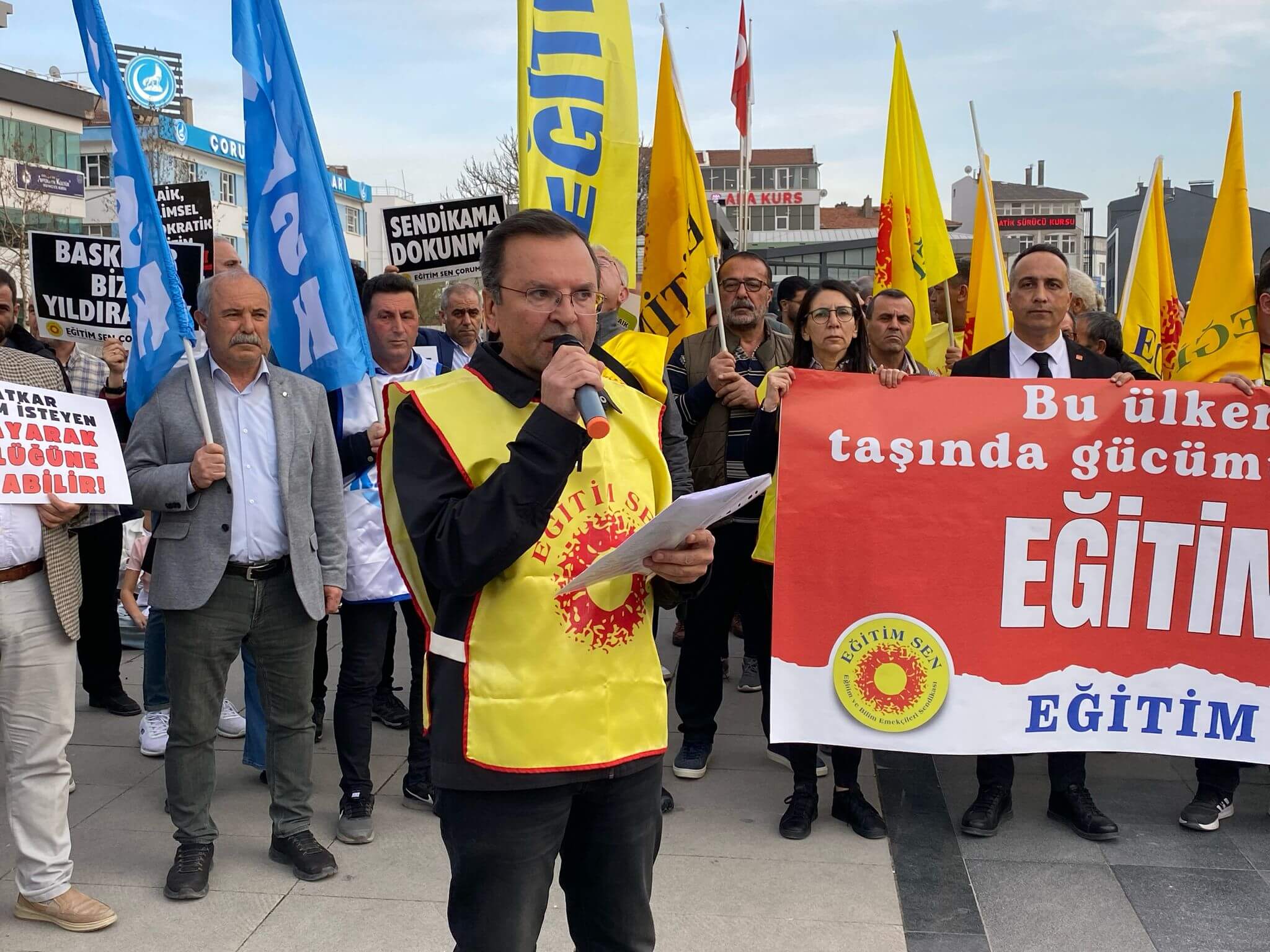 Eğitim Sen Çorum Şubesi, açılan soruşturma ve verilen cezalara tepki göstedi (1)