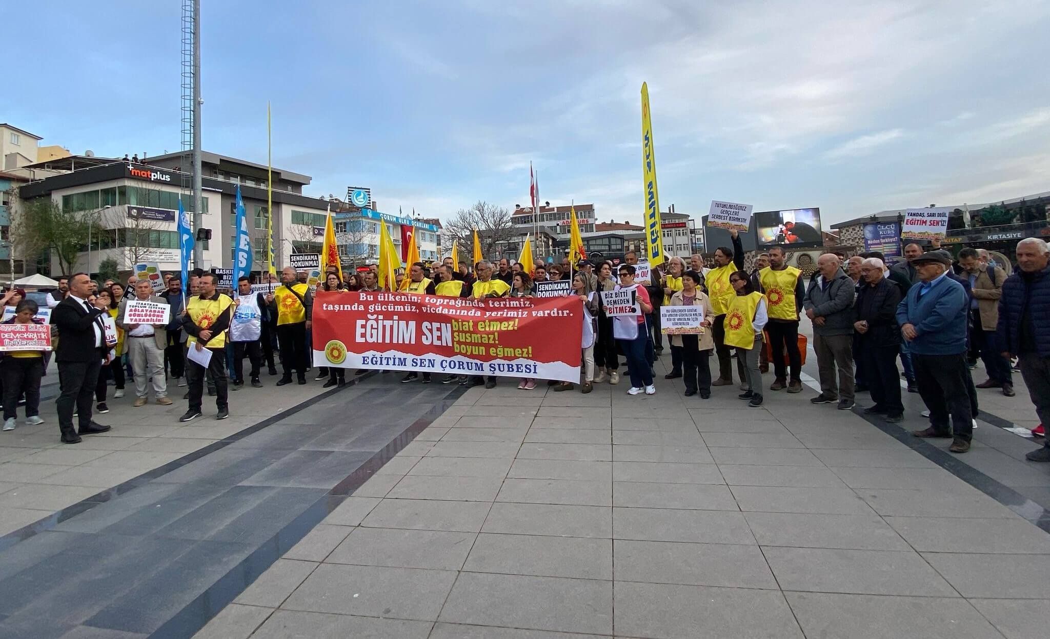 Eğitim Sen Çorum Şubesi, açılan soruşturma ve verilen cezalara tepki göstedi (2)