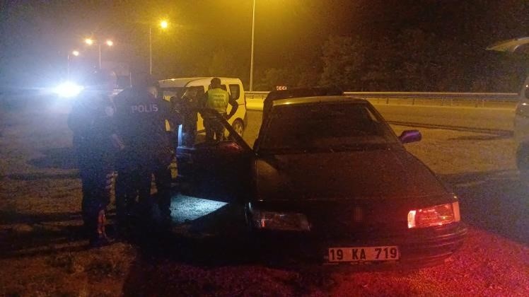 Ehliyetsiz olduğu belirlenen sürücüye 45 bin 346 lira idari para cezası uygulanırken, otomobil ise trafikten men edildi.