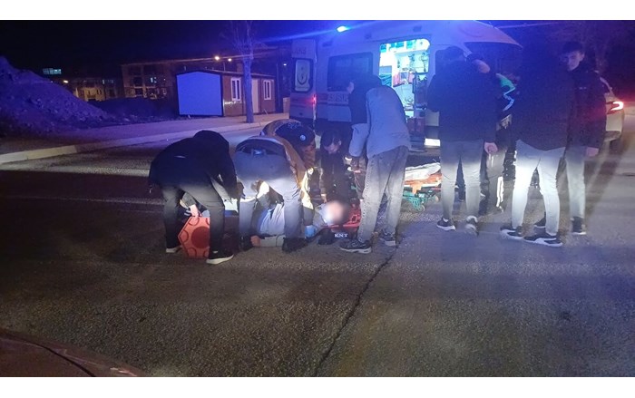 ehliyetsiz ve alkollü sürücü, polis aracına çarptı (1)