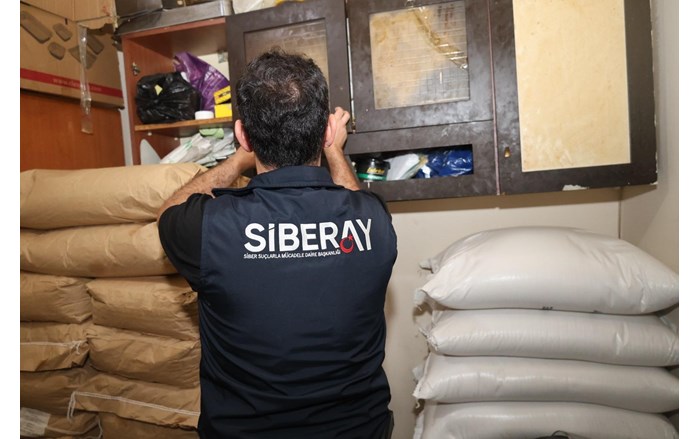 Ekiplerce Adana, Bursa, Malatya, Çorum, Edirne, Hakkari, Konya, Şanlıurfa, İstanbul, Antalya, İzmir ve Kırklareli'de belirlenen adreslere baskın yapıldı