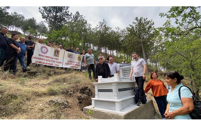 Emek ve Demokrasi Platformu, katliamda öldürülen Ahmet Doğan'ı mezarı başında andı (1)
