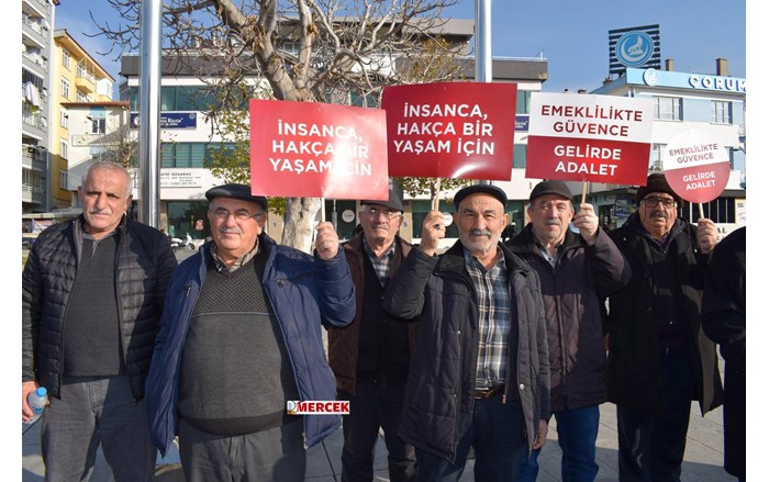 Emekliler, yaşam koşullarını protesto etti