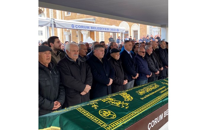 Emine Coşkun, dualar eşliğinde son yolculuğuna uğurlandı (2)