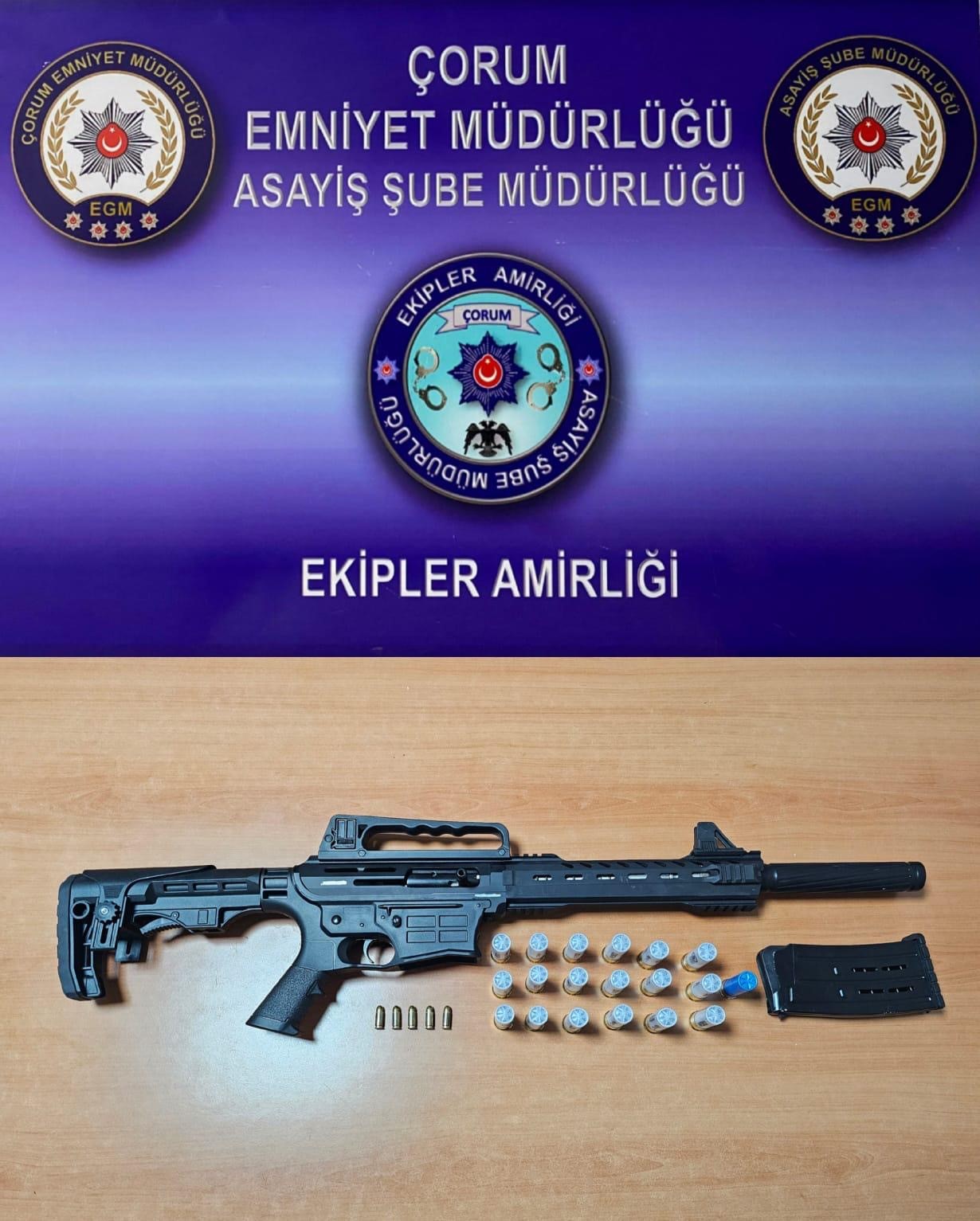 Emniyet Müdürlüğü ekipleri uygulamalar sırasında çok sayıda suç unsuru ele geçirdi (3)