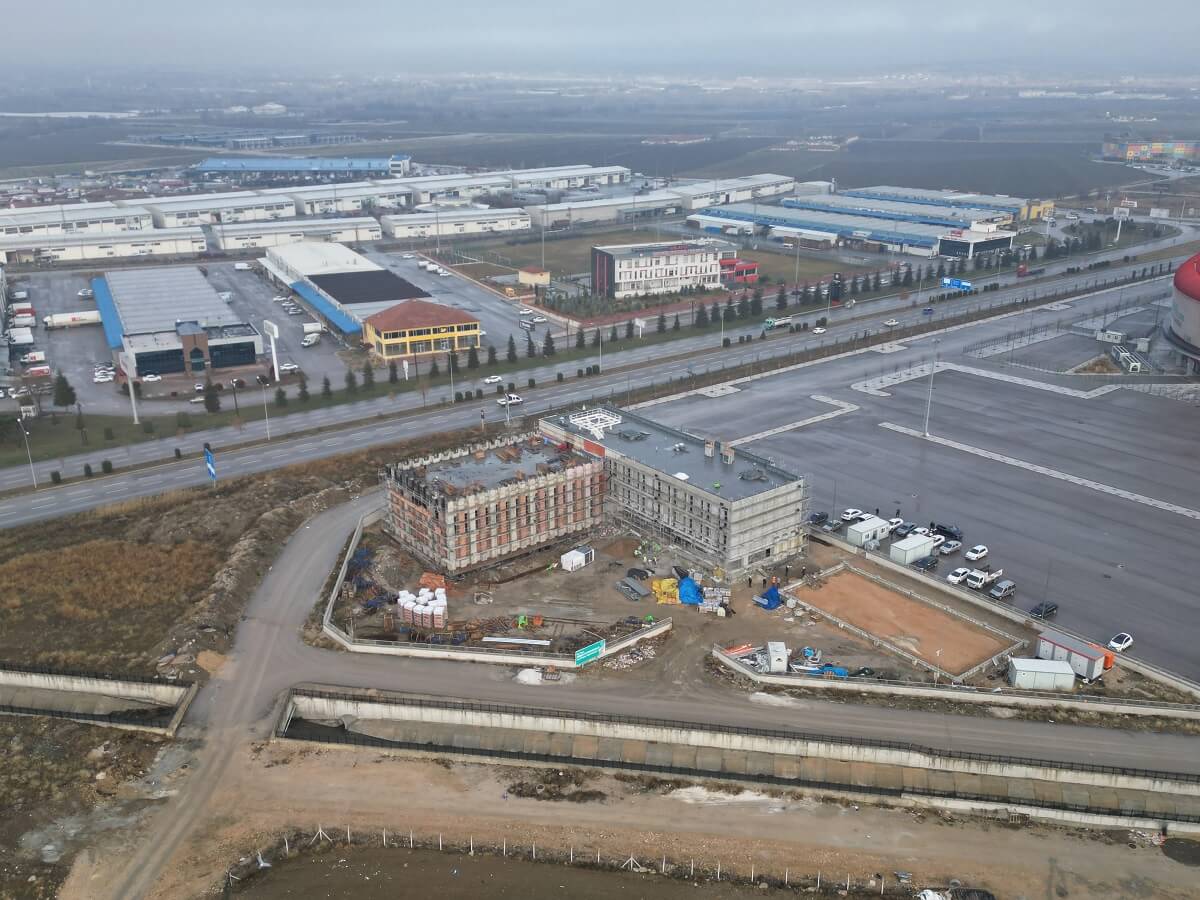 Eski stadyum yanında yer alan güreş merkezi yıkılacak ve bu alan Millet Bahçesi'ne katılacak