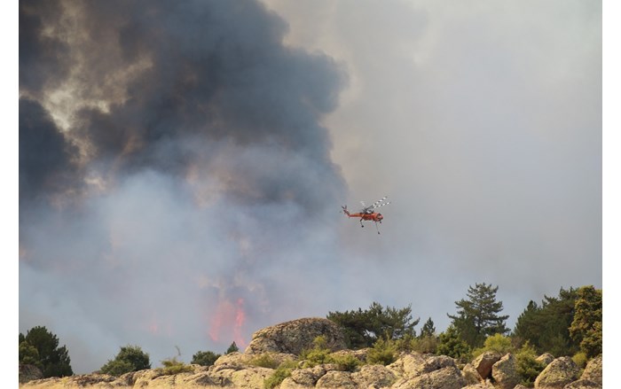 Eskişehir'in Seyitgazi ilçesinde çıkan orman yangınını söndürme çalışmaları sırasında alevlerin arasında kalan 5'i orman iççisi, 5'i AKUT gönüllüsü olmak üzere 10 kişi şehit oldu (5)