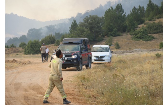 Eskişehir'in Seyitgazi ilçesinde çıkan orman yangınını söndürme çalışmaları sırasında alevlerin arasında kalan 5'i orman iççisi, 5'i AKUT gönüllüsü olmak üzere 10 kişi şehit oldu (8)