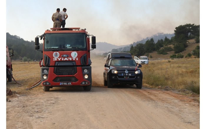 Eskişehir'in Seyitgazi ilçesinde çıkan orman yangınını söndürme çalışmaları sırasında alevlerin arasında kalan 5'i orman iççisi, 5'i AKUT gönüllüsü olmak üzere 10 kişi şehit oldu (9)