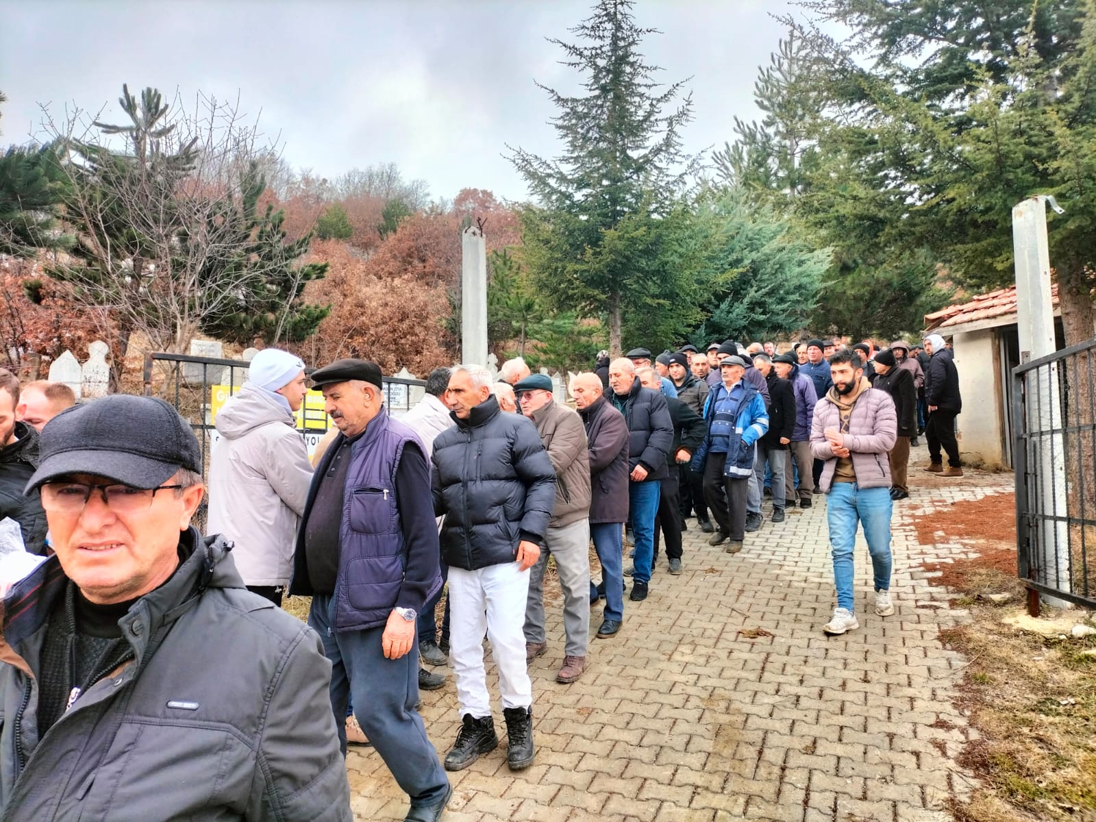 Fatma Atak'ın yakınları taziyeleri kabul etti (1)