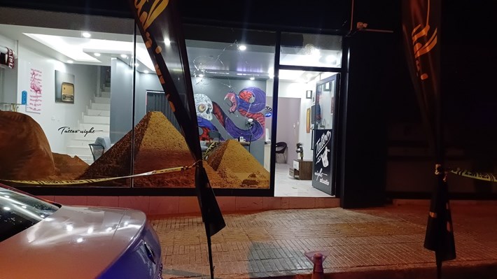 Gece saatlerinde işyerini kurşunlayan şahıslar, olay yerinden kaçtı (2)