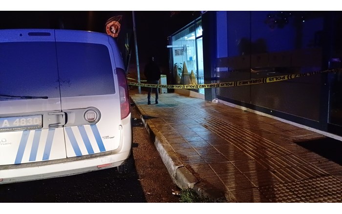 Gece saatlerinde işyerini kurşunlayan şahıslar, olay yerinden kaçtı (4)