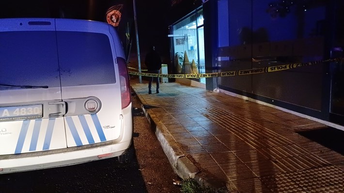 Gece saatlerinde işyerini kurşunlayan şahıslar, olay yerinden kaçtı (4)
