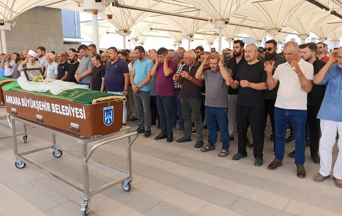 Genç kadın için Sincan Cimşit Mezarlığında cenaze namazı kılındı (1)