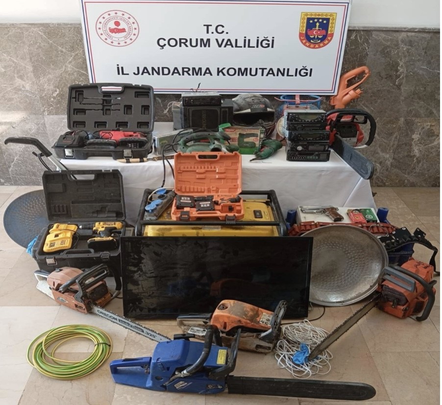 Gerçekleştirilen operasyonla Kastamonu, Sinop ve Çorum'daki 11 hırsızlık olayı aydınlatıldı.