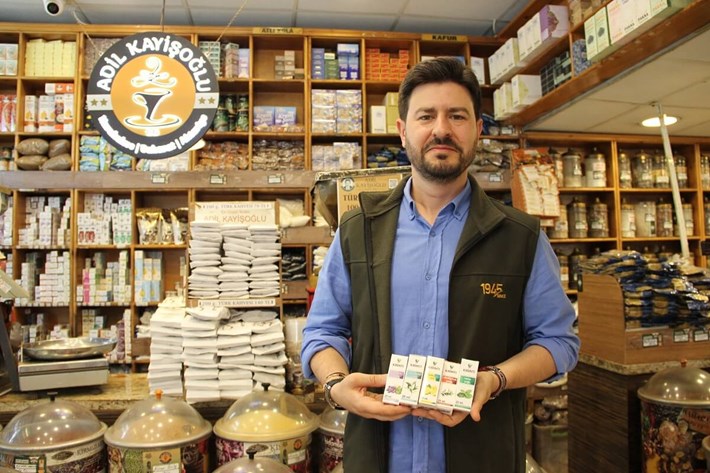 Gıda Mühendisi Adil Nezih Kayışoğlu, vatandaşların en çok kendilerine lavanta, limon, okaliptüs ve nane yağlarını sorduğunu dile getirdi (2)