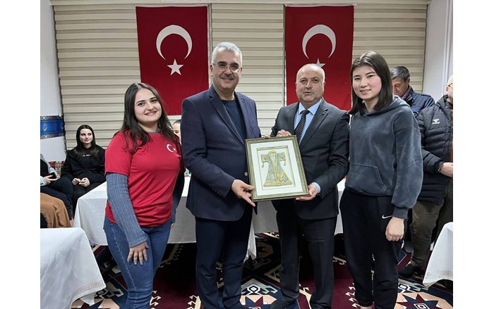 Hayrettin Karaman Kız Öğrenci Yurdu, Milletvekili Ahlatcı'yı ağırladı