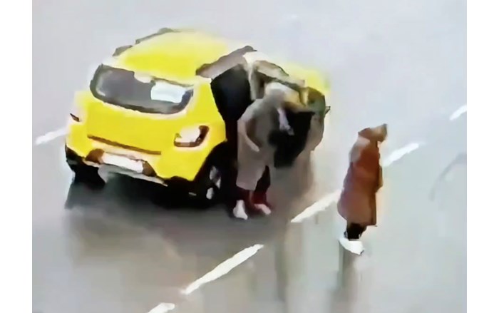 Hırsızlık yapan kadınlar, kılık değiştirdi ama yine de yakalandı