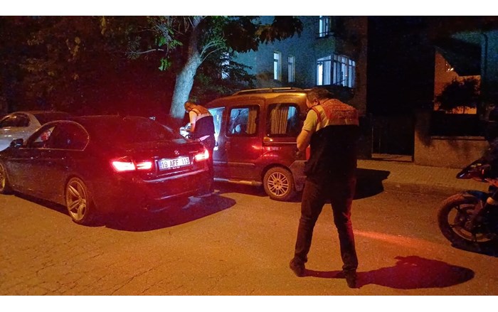 Hobi bahçelerinde, araç içerisinde alkol aldığı öne sürülen 4 şahıs ile bahçe sahipleri arasında tartışma yaşandı (2)