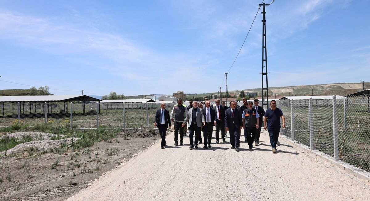 İçişleri Bakanlığı Bakan Danışmanı Ahmet Yavuz Karaca, Çorum’da yürütülen çalışmaları yerinde inceledi (1)