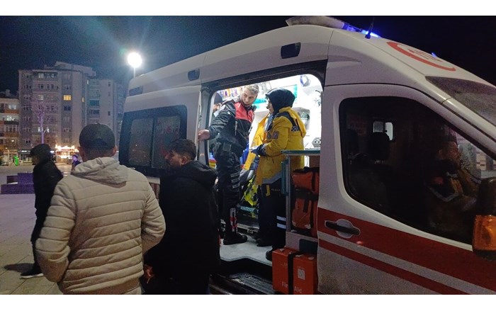 iki grup arasındaki kavgada bir genç bıçaklanarak yaralandı (1)