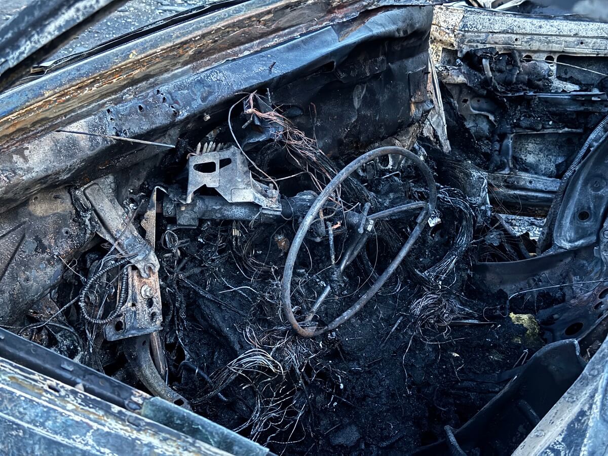 İki otomobilin çarpıştığı kazada araçlar alev aldı. (1)