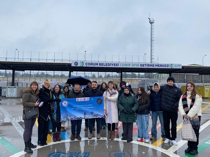 İrlanda, İspanya ve İtalya’dan gelen öğretmen ve öğrenciler, Çorum Mehmetçik Lisesi’nde gerçekleşen etkinliklerde buluştu (1)