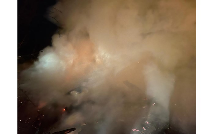 İskilip ilçesi Yavu köyünde çıkan samanlık yangınını itfaiye söndürdü (2)