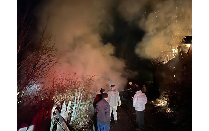 İskilip ilçesi Yavu köyünde çıkan samanlık yangınını itfaiye söndürdü (7)