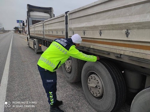Jandarma ekipleri, kış lastiği denetimi yaptı (2)
