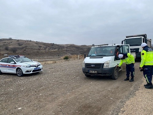 Jandarma ekipleri, kış lastiği denetimi yaptı (4)