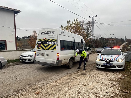 Jandarma ekipleri, kış lastiği denetimi yaptı (6)