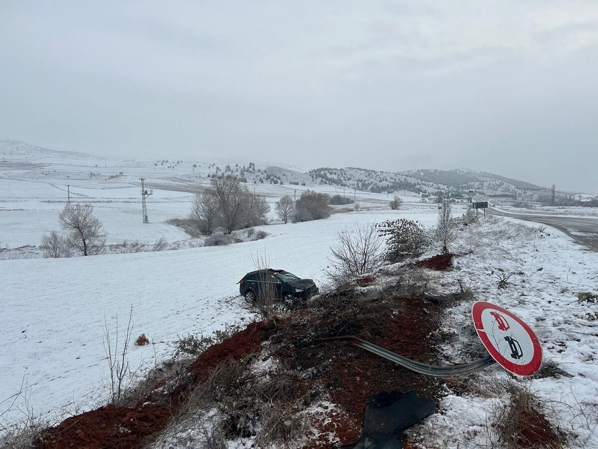 Jeep şarampole devrildi, kazada 1 kişi yaralandı (2)