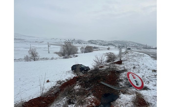 Jeep şarampole devrildi, kazada 1 kişi yaralandı (2)